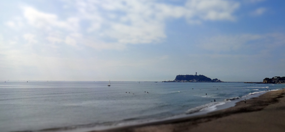 七里ヶ浜海岸と江の島