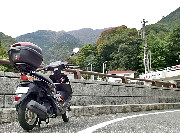 大山・市営第2駐車場前のバス停ロータリー