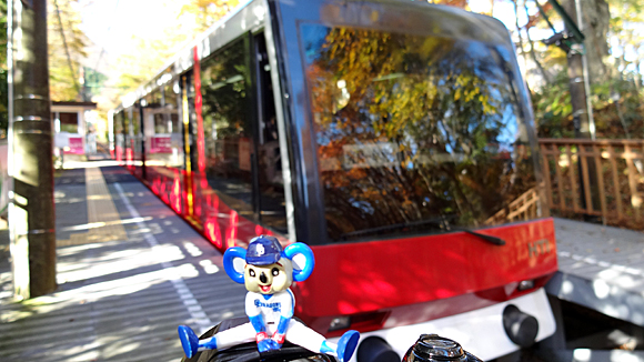 ドアラと箱根登山ケーブルカー・上強羅駅