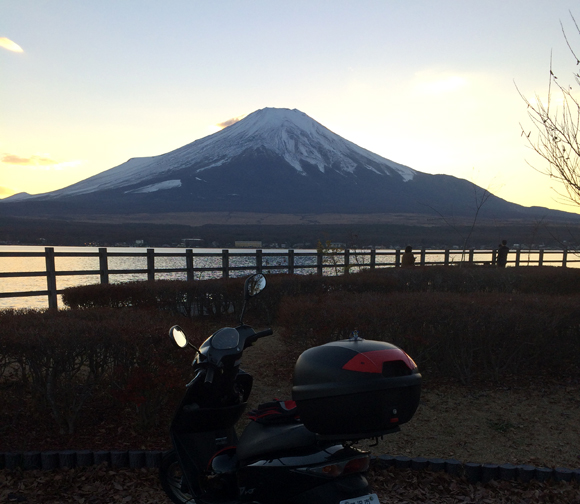 富士山と山中湖を背景にDioとドアラと撮影