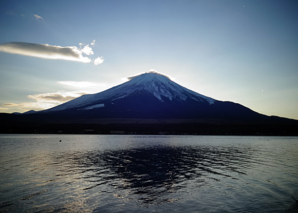 太陽が富士山に隠れた