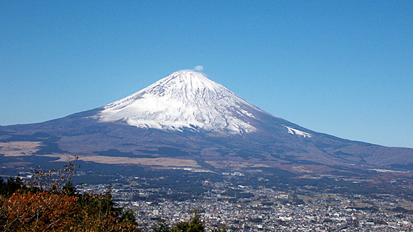 乙女峠・ふじみ茶屋の前かの望む富士山