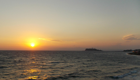 夕陽と江の島