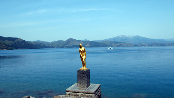 秋田県・田沢湖のたつこ象