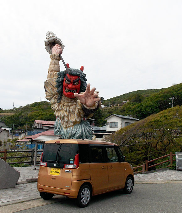 秋田県・門前にてなまはげに遭遇