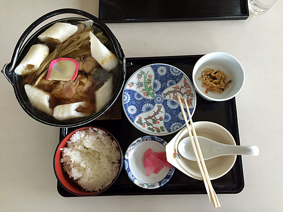 お昼にきりたんぽ鍋を食べました