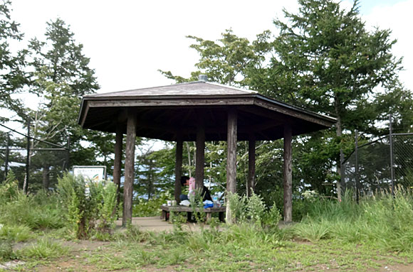 大平山山頂の小屋