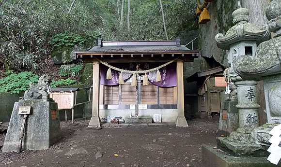 石割神社