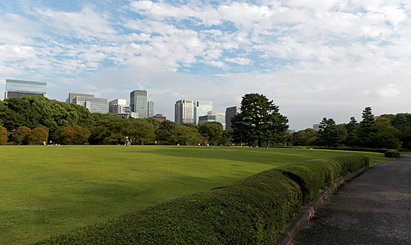 皇居東御苑・本丸大芝生