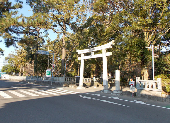 ユネスコの世界文化遺産・富士山-信仰の対象と芸術の源泉」の1つである御穂神社と参道「神の道」