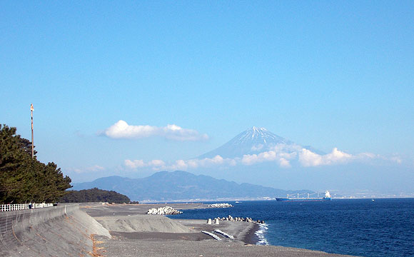ユネスコの世界文化遺産「富士山-信仰の対象と芸術の源泉」の1つである「三保の松原」