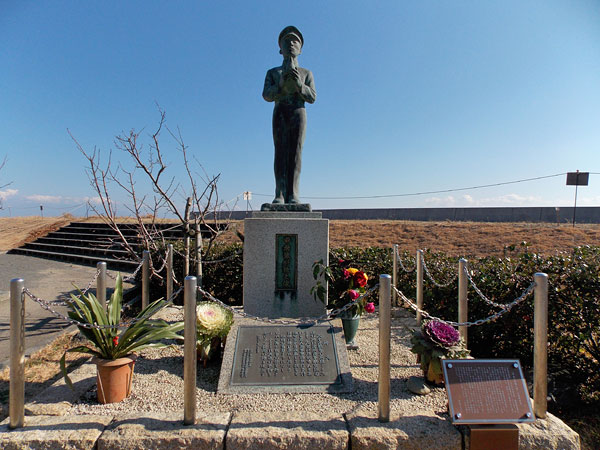 三保半島「甲飛予科練之像」記念碑