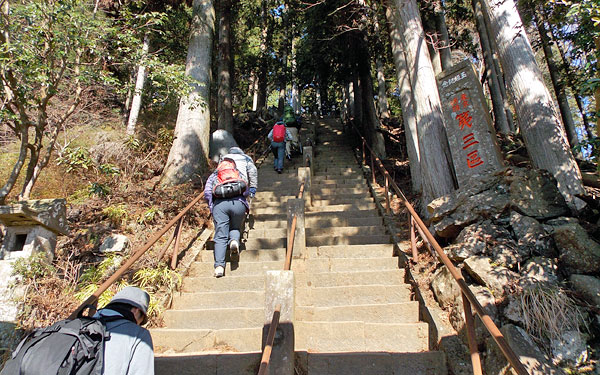 神奈川県伊勢原市・大山登山「大山山頂へ向けて出発」