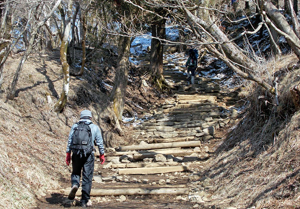 神奈川県伊勢原市・大山登山「山頂への最後の登り」