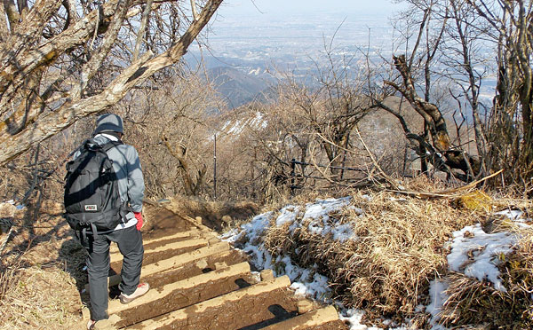 神奈川県伊勢原市・大山登山「見晴台に向けて出発」