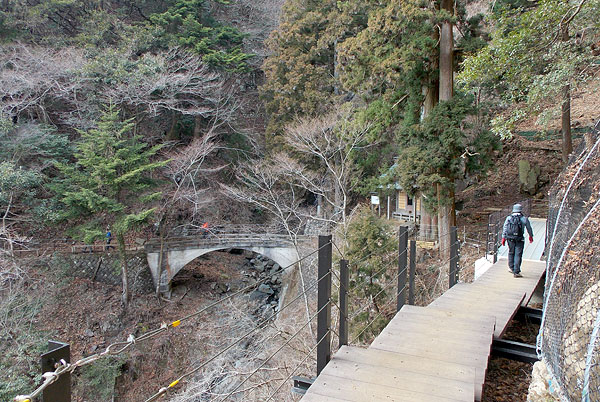 神奈川県伊勢原市・大山登山「二重社」