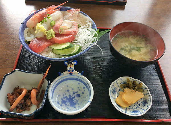 オススメメニュー「海鮮丼（1550円）」