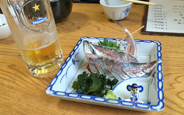 お食事処・坂下で生ビールと鯵の刺身を頂きました！