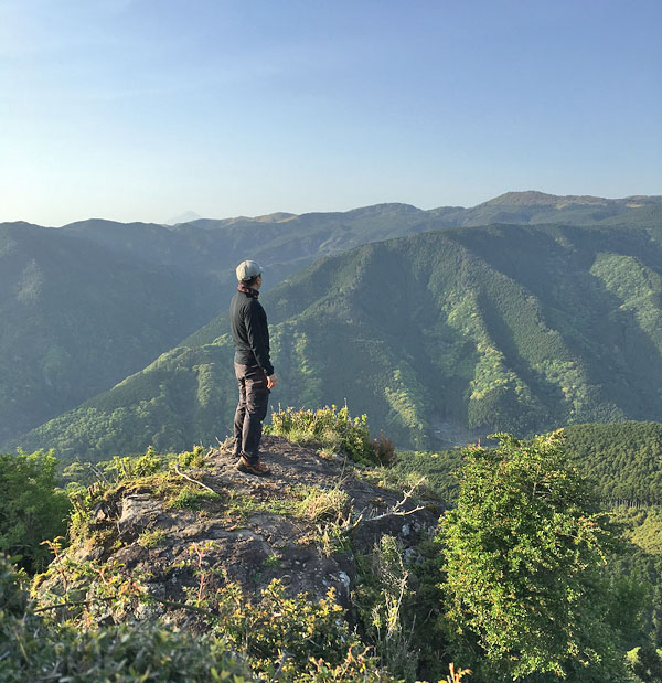 静岡県西伊豆・丹野平山頂「山犬石」