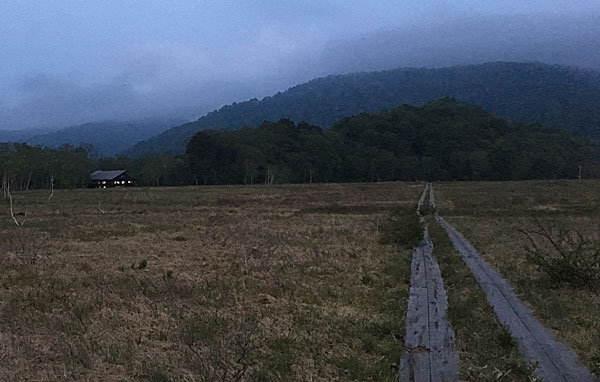 陽が暮れた後の龍宮小屋