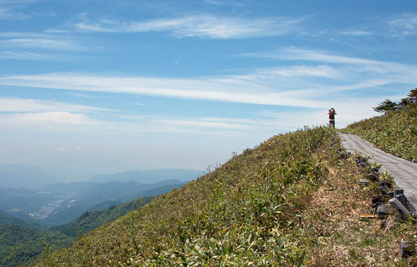 尾瀬登山・富士見峠からアヤメ平へ向かう