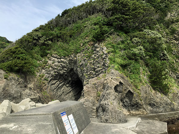 中木の海食洞