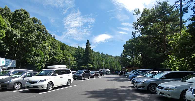 山梨県・尾白川渓谷市営無料駐車場