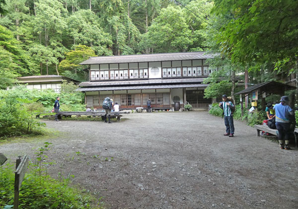 南アルプスの鳳凰三山・青木鉱泉