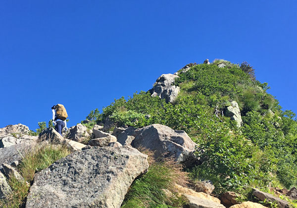 燧ケ岳登山・燧ケ岳の俎嵓へ向かう