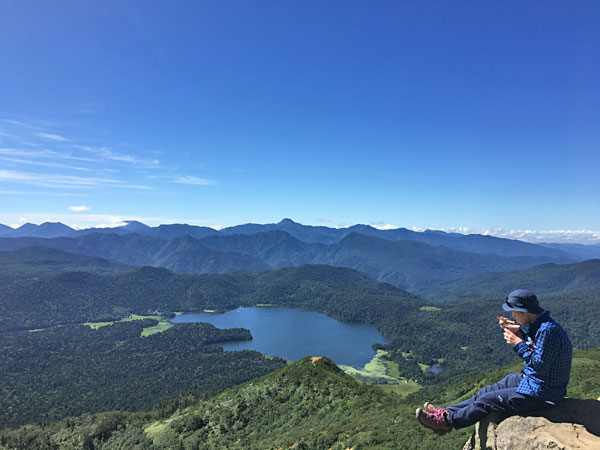 燧ケ岳登山・俎嵓山頂にてカップラーメンを頂きました