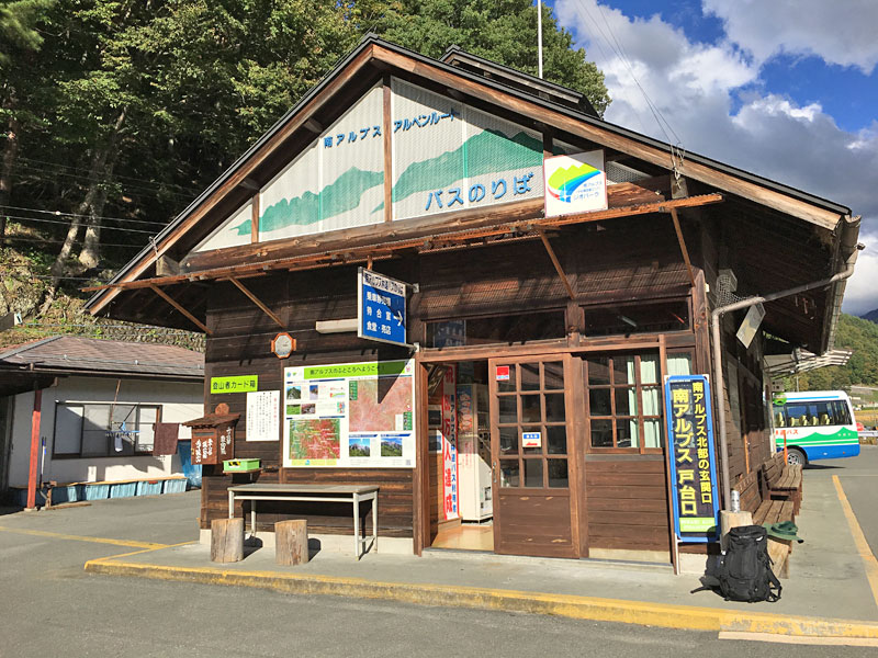 仙流荘駐車場に到着