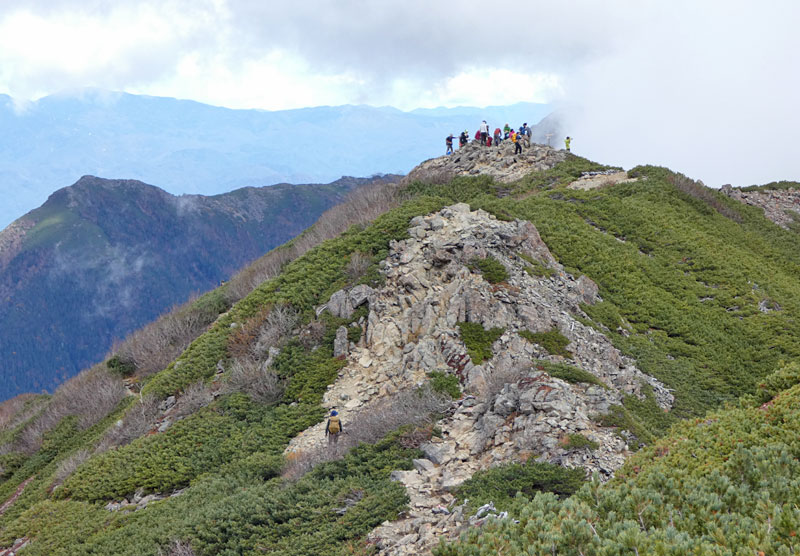 小仙丈ヶ岳の山頂が見えてきた！