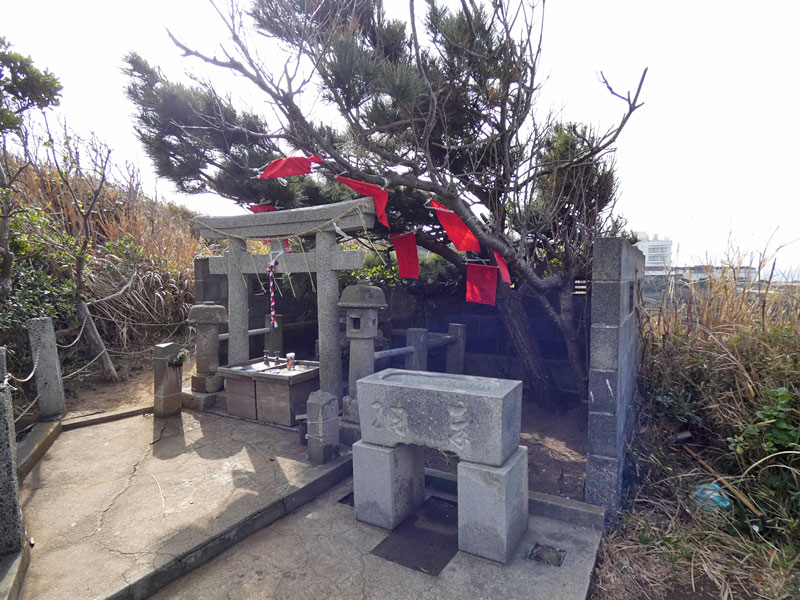 城ヶ島・楫の三郎山神社