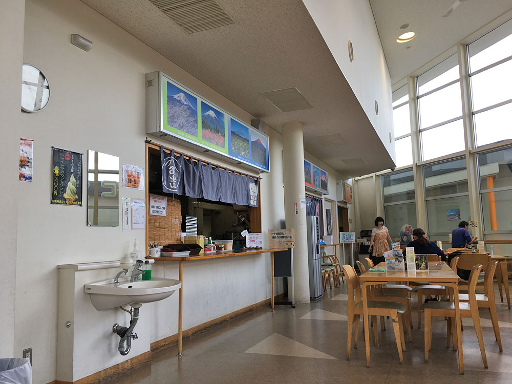 吉田のうどんを道の駅富士吉田の軽食コーナーで食べてきました！