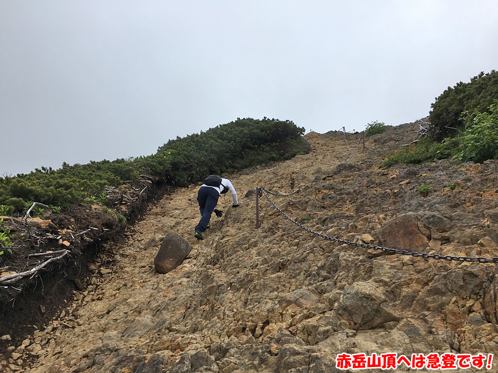 赤岳山頂へは急登です！