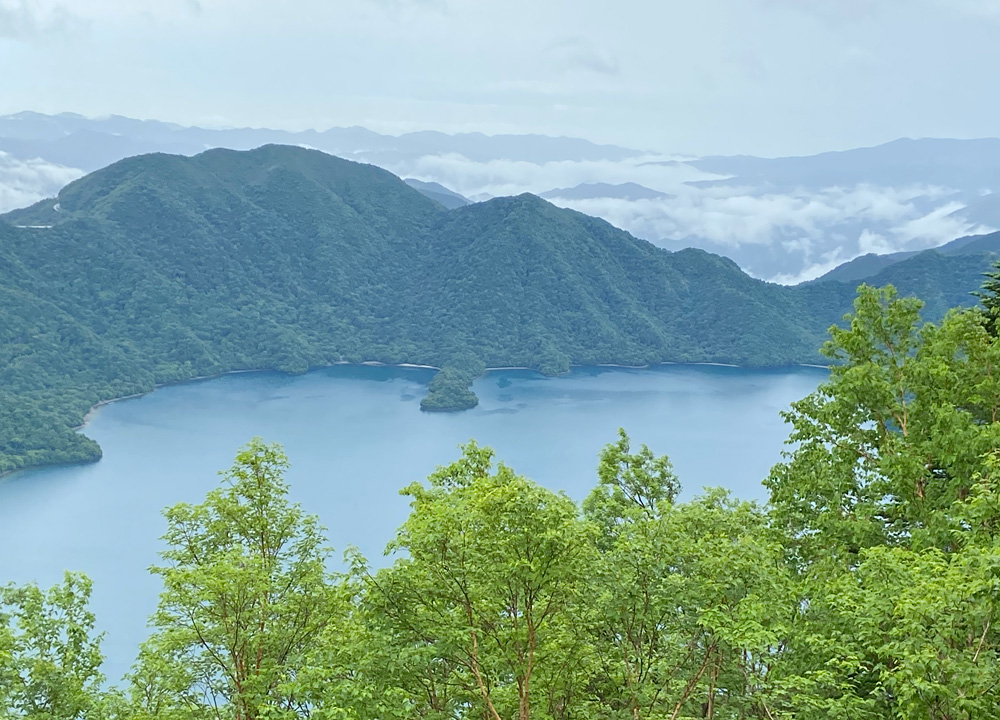 男体山・観音薙から中禅寺湖を望む