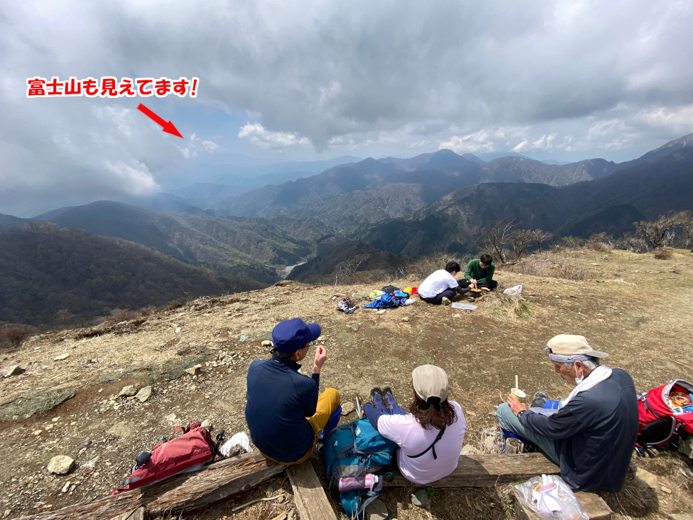 塔ノ岳山頂でお昼を食べました！