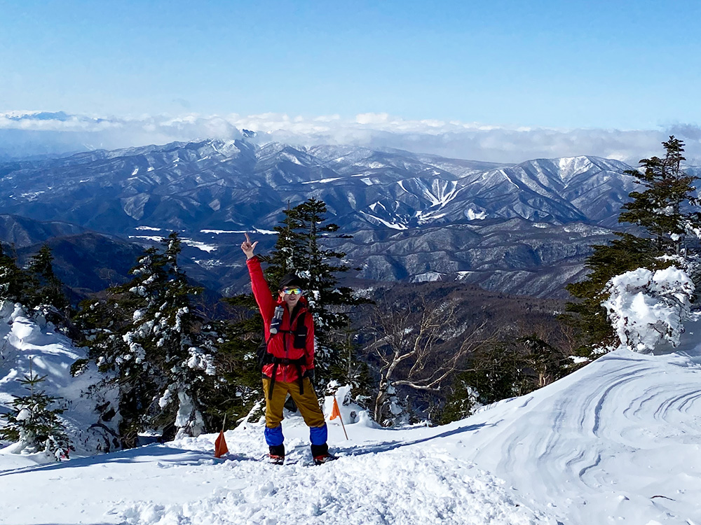 日光白根山へ雪山登山・樹林帯を歩く