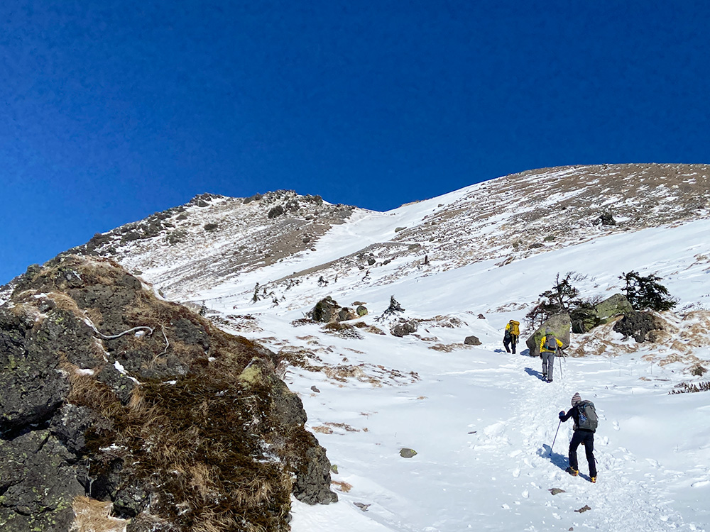 日光白根山へ雪山登山・山頂をめざす！