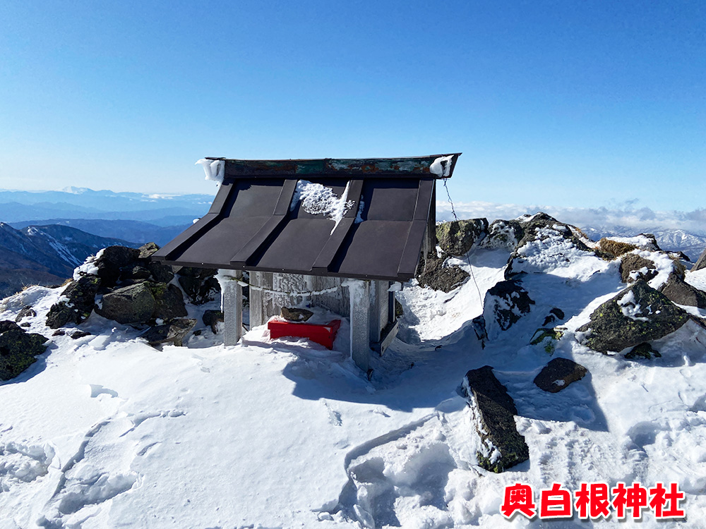 日光白根山へ雪山登山・奥白根神社